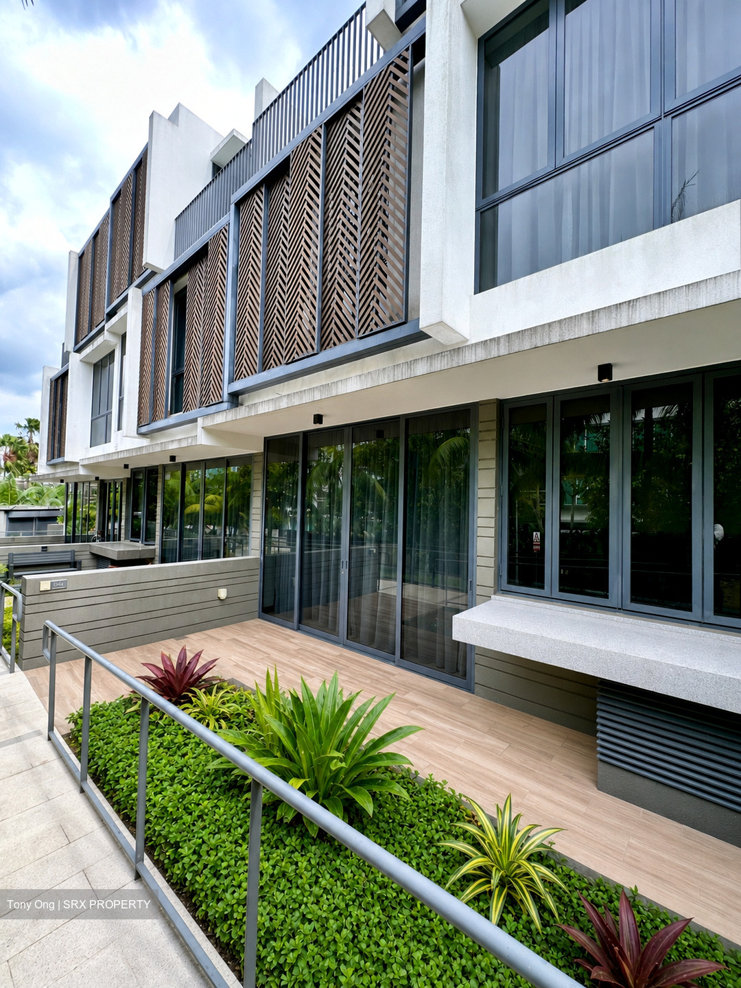 Alana (D28), Terrace #557127061